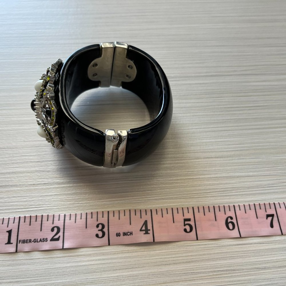 Cuff - Picture 12 of 16